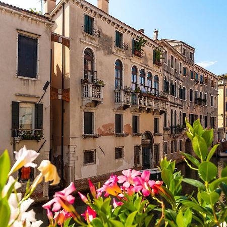 Ln Luxe Apartment Venice Canal View Εξωτερικό φωτογραφία